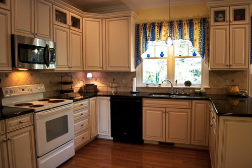 What color cabinets with black granite countertops?